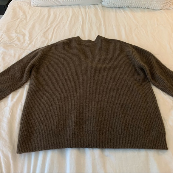 Quince Mongolian Cashmere Oversized Boyfriend Cardigan | Brown | Medium - Picture 4 of 7